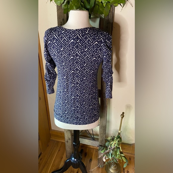 ✨Dolan T-shirt with Puff & Ruched Sleeve✨ - Picture 3 of 9